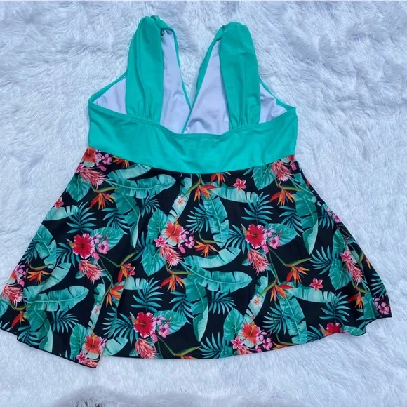 2 Piece Swimsuit With Swim Shorts - Picture 13 of 13